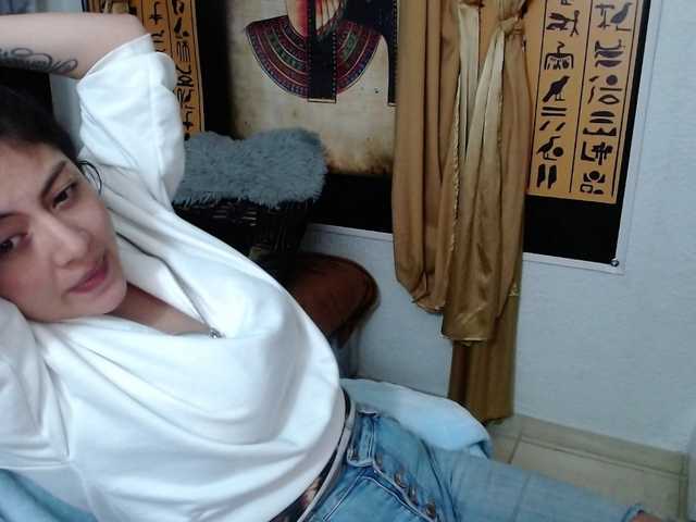 Fotky ivonne-25 hey today is a great day my pvt is open`to have fun, follow me
