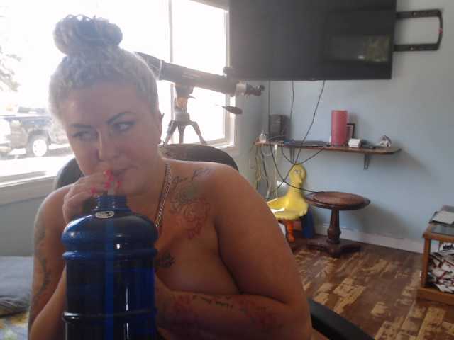 Fotky Janrubygirl Get dirty in the living room @ 1000, goal 2 happy me! snap 900, pussy is 101!