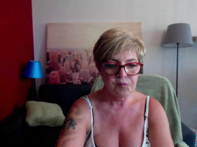Vysílací screenshoty julieamberx
