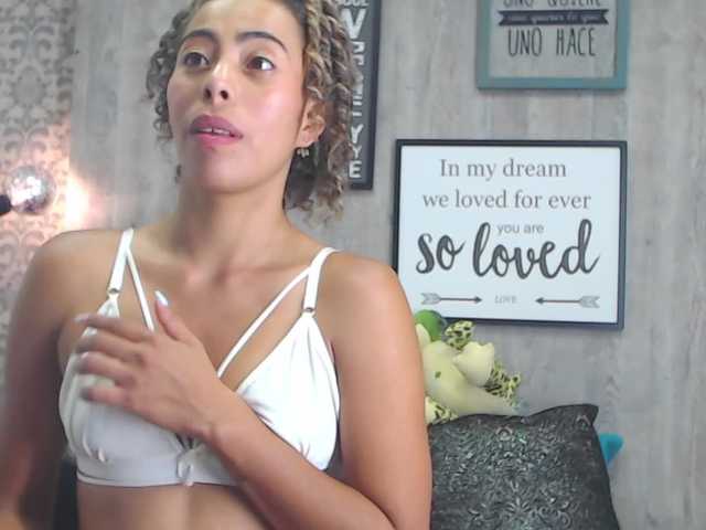 Fotky karla-morelli Lovense: Interactive Toy that vibrates with your Tips #Lovense #Ohmibod #interactivetoy a little fun doesn't hurt you and it makes me very happy !!!!