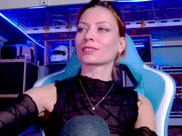 Fotky karo131324 #smoke #feets , #sph #mistress #femdom