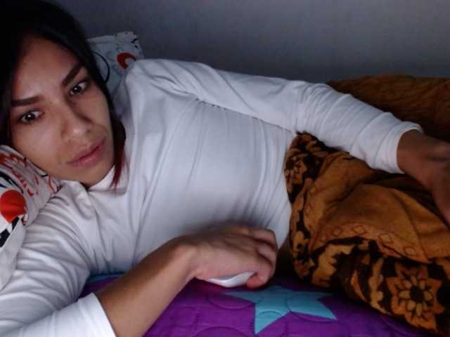 Fotky Karol-Gar shhh family at home...make me wet pussy