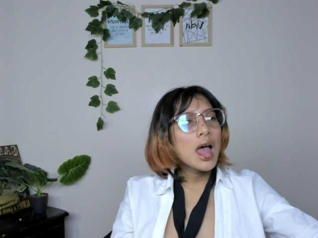 Fotky Katana-cole show dildo 150 toks-- deep throat 80 toks-- show ass 50 tips--naked (10min) 200 tips--squirt 300 toks--spank ass 20toks-oil in your body 350