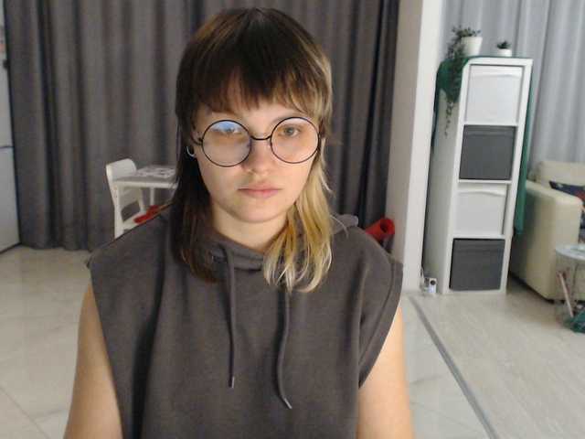 Fotky KellyDream Hi, Lovense works from 2 tc and I also ask you not to drop tips in private messages)