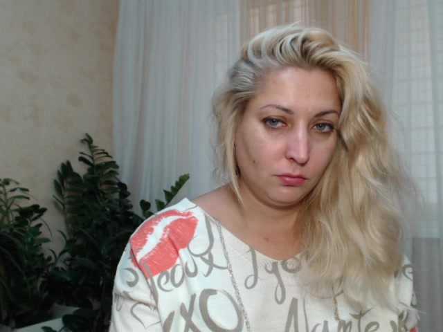 Fotky KickaIricka I will add to my friends-20, view camera-25, show chest-40, open pussy -50, open asshole-70, get naked and show my holes-100