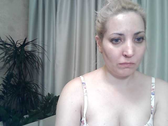 Fotky KickaIricka I will add to my friends-20, view camera-25, show chest-40, open pussy -50, open asshole-70, show my holes -100.