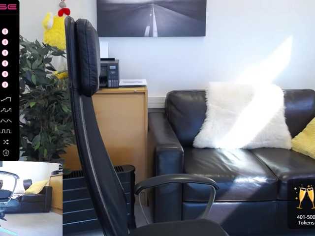 Fotky KristinaKesh At the office! Lovense Ferri and LUSH ON! Privats welcome!!! Lovense reacting from 3 tok. 99 tok single tip before privat.