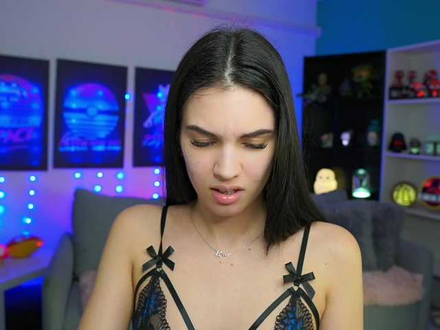 Fotky KylieQuinn018 I have to ask guys from america pls help me with some answer to me :) MAKE ME SQUIRT #teen #squirt #anal #dildo #18 Lovense Lush