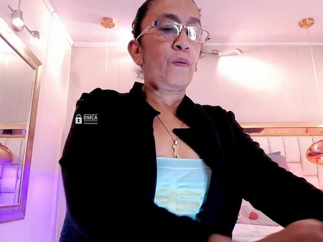 Fotky Madame_DianaKatherine MATURE WOMEN READY TO FUCK HARD & SQUIRT! Just @remain tokens left to SQUIRT MY PUSSY! Let's do it together, daddy!