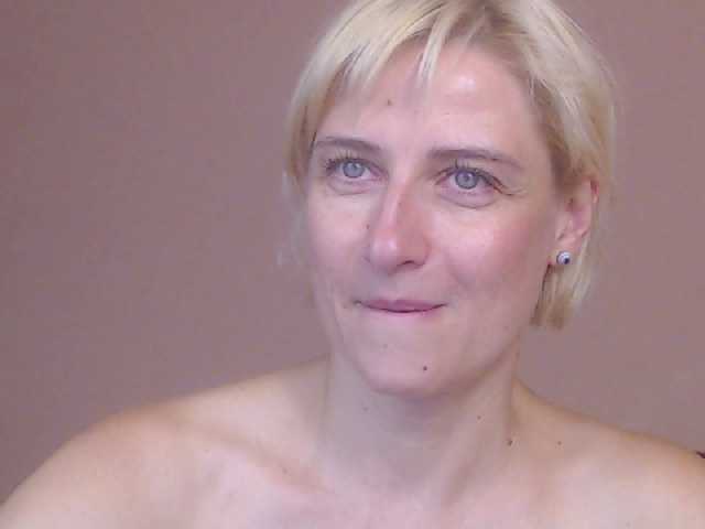 Fotky LadyyMurena Hello guys!Show tits here for 30 tok,pink pussy for 50,all naked -90,hot show in pvt or in group or in pvt
