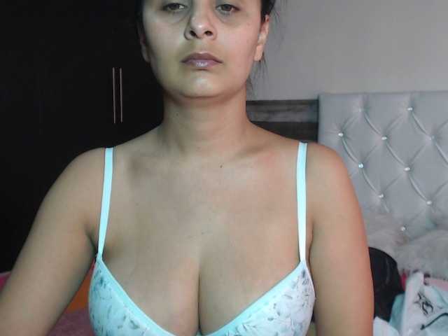 Fotky laurenlove4u Lovense Lush on - Interactive Toy that vibrates with your Tips #lovense #natural #tits #latina #cum