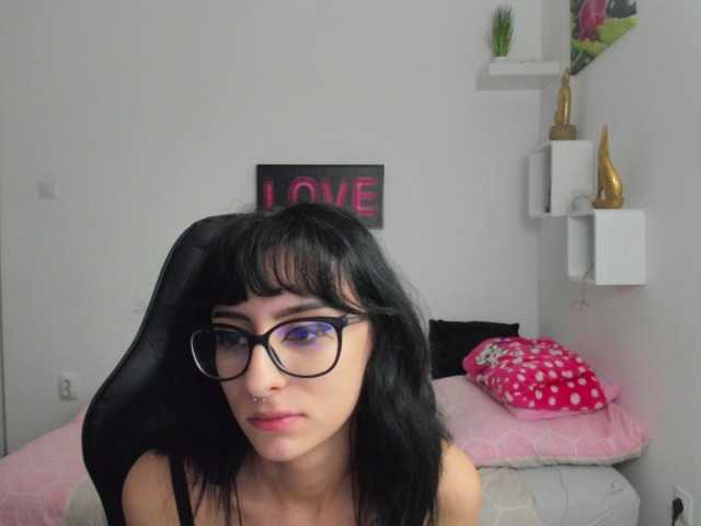Fotky LeighDarby18 hey guys, #cum join me #hot show and find out if u can make me #naked #skinny #glasses