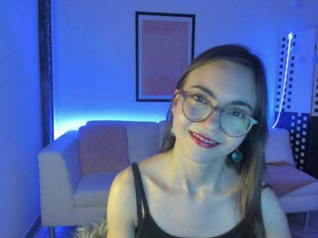 Fotky Leilastar18 #new model welcome in my room lets have #fun togeother #petite #cute #boobs #pvt