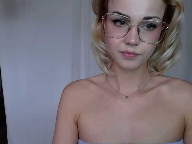 Fotky lexieSpicy Sweet and yet dang naughty ;) #innocentface #sweet #petite #glasses #fetish #natural #shorthair #domina #teaser #cfmn #joi #cei #cbt #sph #cucktraining