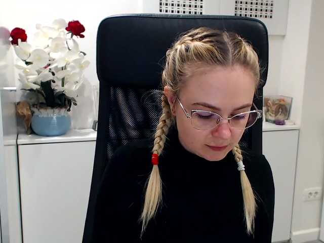 Fotky LexyTyler Lush on! Broadcasting from my boss office :) so shhhhh #blonde #lushon #shh #onlyfullprivateson #makemecum #glasses