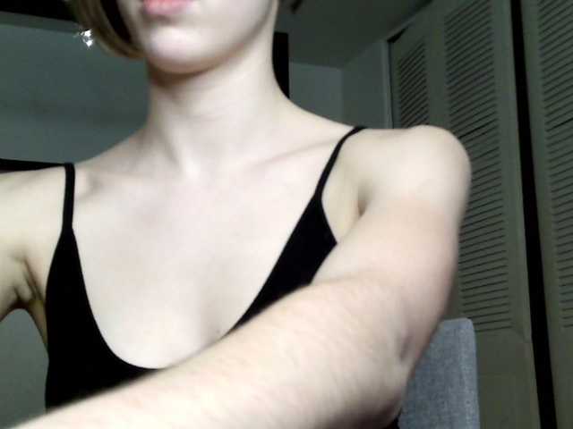 Fotky Lilbillie sexy petite 18 year old SLUT horny and trying to cum