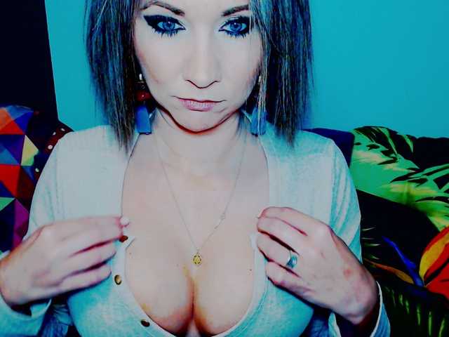 Fotky Lilly666 hey guys, ready for fun? i view cams for 80 tok, to get preview of my body 90, LOVENSE LUSH Low 15, med 30, high 60, talking for hours because u bored and wish to know me 600. mic on, toys on.... and other things also! :)