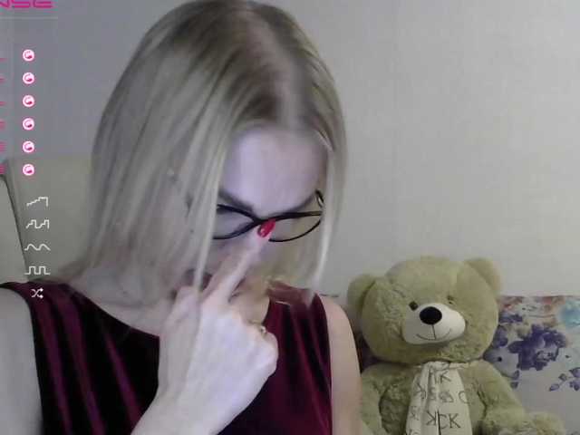 Fotky Lisa1225 Hello everyone!) Subscription 30 current. Camera 30 current. Lichka 30 tok. Dressing rooms by agreement. The rest is group and private. I don’t go as a spy! Guys, I want your activity! Then I will play pranks!)