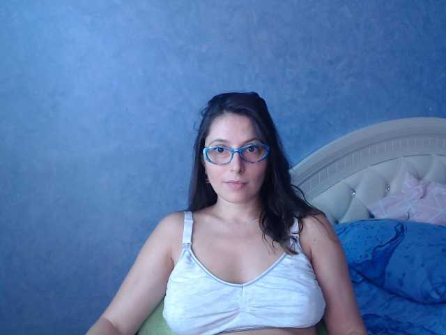 Fotky LisaSweet23 hi boys welcome to my room to chat and for hot body to see naked in private))