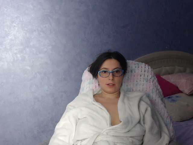 Fotky LisaSweet23 hi boys welcome to my room to chat and for hot body to see naked in private))