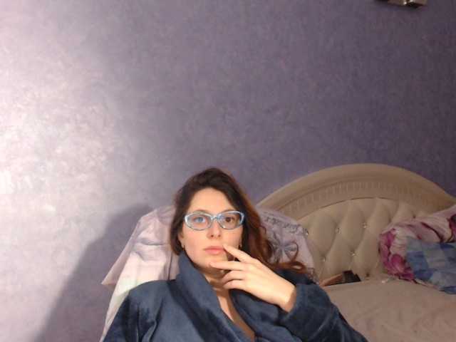 Fotky LisaSweet23 hi boys welcome to my room to chat and for hot body to see naked in private))