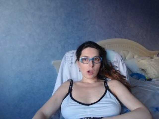 Fotky LisaSweet23 hi boys welcome to my room to chat and for hot body to see naked in private))