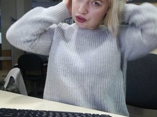 Fotky Lola-Hola I am in office, working as a secretary! The director is nearby! Ass in jeans 10, bra 40, nipples 80, boobs 100, bra off 120300 токенов что-бы показать шоу, 300 токенов уже собрано, осталось 0 токенов