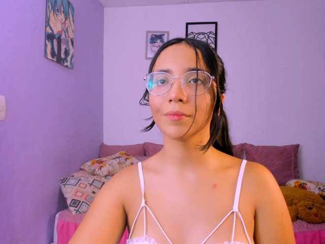 Fotky LucyWill ❤ I m Lucy, shy and charming, a lover of good music, koalas and self-confident men. welcome to my room xoxo ❤ Je suis ici pour rencontrer des gens, me faire des amis et profiter.