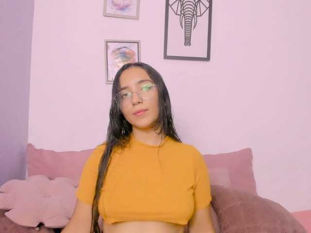 Fotky LucyWill ❤ I m Lucy, shy and charming, a lover of good music, koalas and self-confident men. welcome to my room xoxo ❤ Je suis ici pour rencontrer des gens, me faire des amis et profiter.