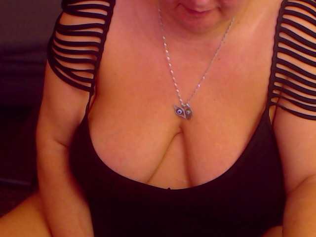 Fotky MadameLeona My deepest weakness is wetness #Lush...#mature #bigboobs #bigass #lush #bbw .. i will show for nice tips !50for tits, 80pussy, 25 feet, 30belly ,45ass, 10 pm,,400naked&play&squirt,c2c 5 mins 40tips,