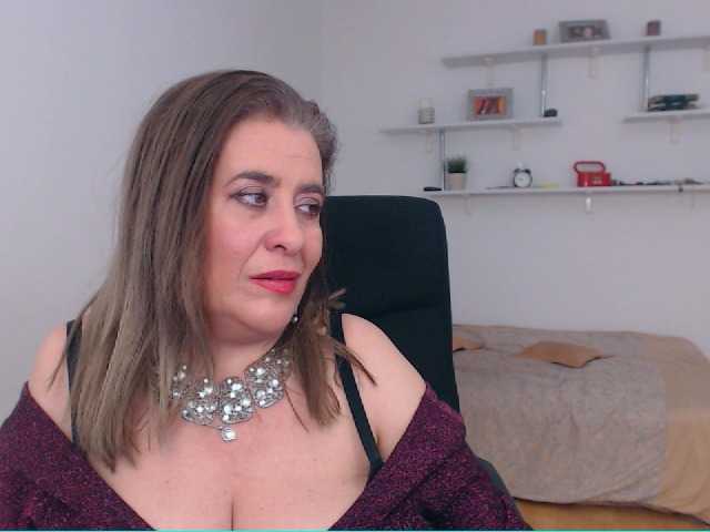 Fotky MarissaSerano Hi guys, here are the most gorgeous natural huge breasts waiting for you 50 tokens