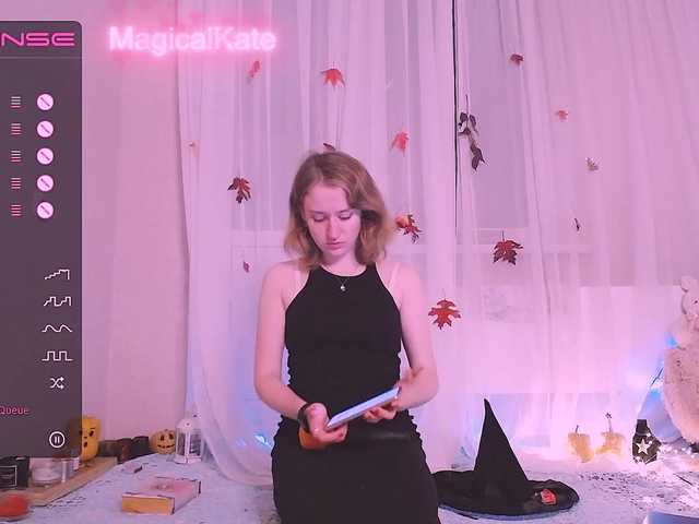 Fotky MagicalKate Halloween party. Magic oil on my body @remain , full naked in pvt