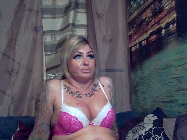 Fotky MailyHurt hi ,guys! my name is Mia ! welcome group and prv chat! hot show free chat after goal!
