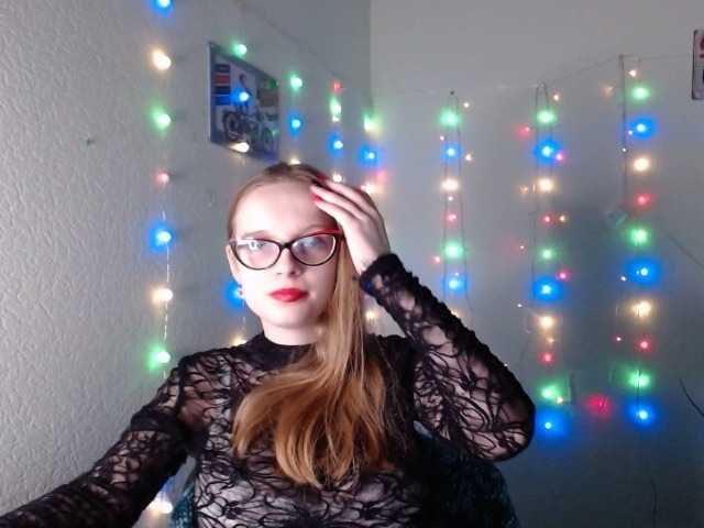 Fotky MamaMiaQ Hi guys! glad to see everyone on my broadcast! love to communicate and play different games! Play with me I'm bored. Please help with the tokens.