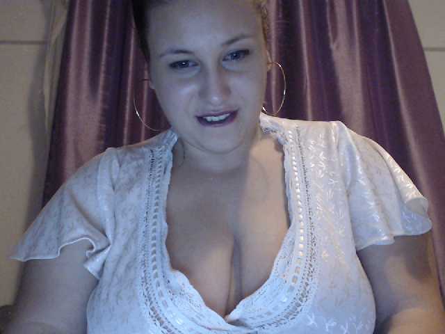 Fotky mapetella hello guys! make me smile and compliment me on note tip !!! @222 naked (lovense on)