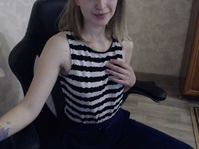Fotky Marishka3 Good girl looking for some fun and wanna show more body