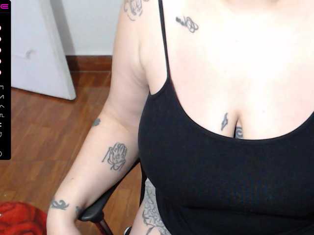 Fotky Mary-wet ♥ hi guys welcome.. we play ♥flash pussy 70 tks♥ flash open ass 90tks ♥ ask me for more ♥ #bigtits #milf #latina #colombia #squirt