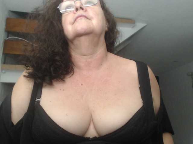 Fotky maturekarime Mature woman hairy and bbw,: tits 30, pussy 35, ass 25, all naked 100, masturbate and cum 120