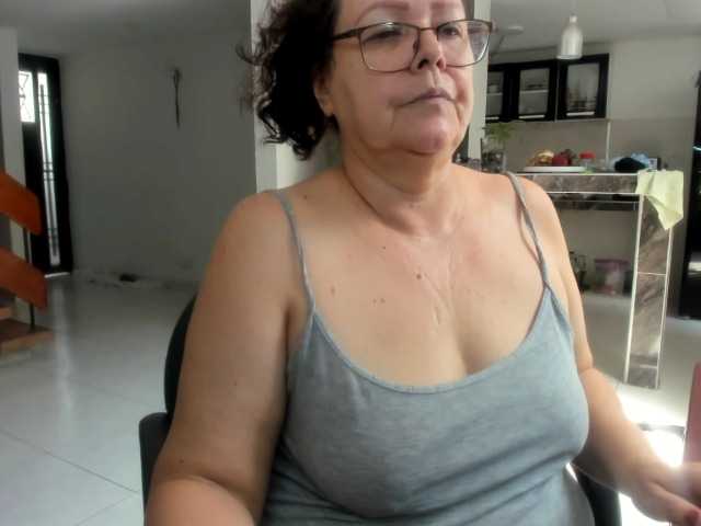 Fotky maturekarime Mature woman hairy and bbw,: tits 30, pussy 35, ass 25, all naked 100, masturbate and cum 120