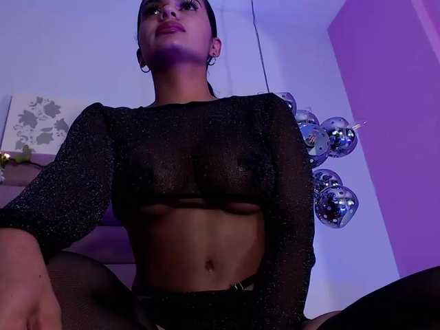 Фотографии MelanyCarter i'm felling thristy... can i et some water and suck ur dick? ur cum could be perfect to get too in pvt coment rate 5 ⭐and add me fav ♥