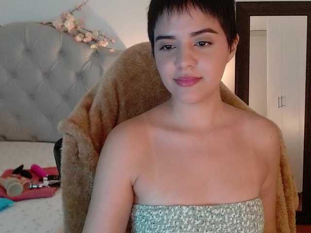 Fotky mia-collins Hello guys, happy day to all, I love being a hairy model and I love having a good bush in my pussy, all requests are made using my tip menu