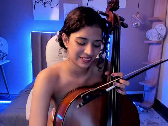 Fotky MiaCollinns FANBOOST = FINGERING ♥Hi guys I play my cello today, Try to take my concentration with your vibration Remember follow me on my social media.