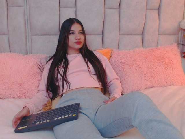 Fotky MiaDunof1 hi guys i want you to vibrate me .im addicted to feeling , pink toy ready mmm lets fuck me