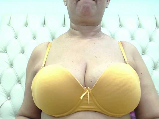 Fotky MilfPleasure1 50 tits .. 100 open pussy im flexible .. 65 anal ... 200 naked and play with toy