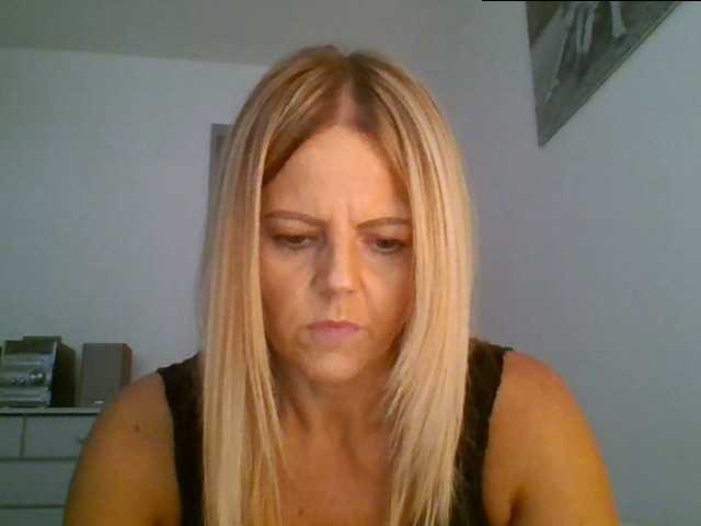 Fotky MilfSusanna If you wanna play, join me up in pvt and lets;) i love to dance;) and play...