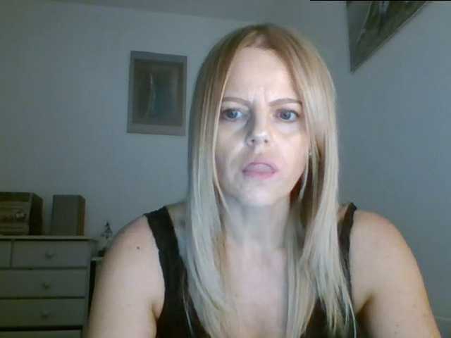 Fotky MilfSusanna If you wanna play, join me up in pvt and lets;) i love to dance;) and play...