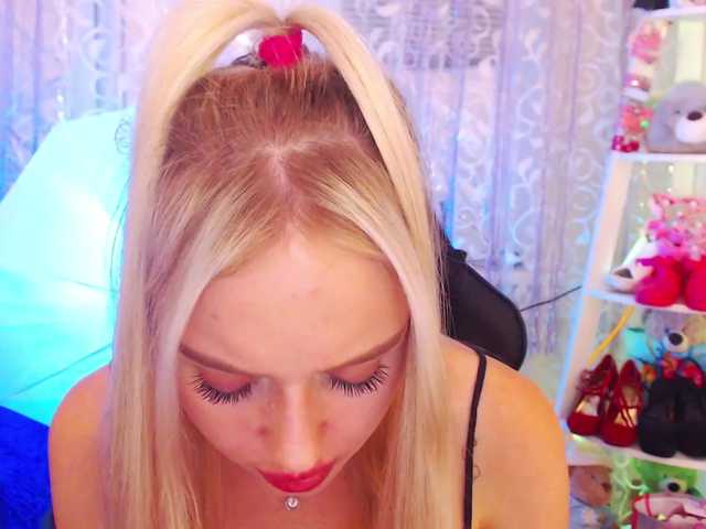 Fotky MindyKally com play with lovense and cum together ;3