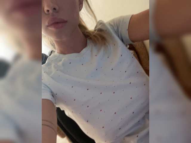 Fotky MollyBlonde I don’t undress without tokens