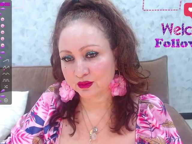 Fotky MommyQueen Hi guys. Welcome ...my room. I am mommy queens. mature, I like. fantasy and kamasutra. let's go my goal 500 tk. #mature #deeptroat #blowjob #latina #new
