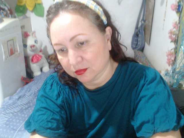 Fotky MommyQueen For today 200 tokens oil in my breasts .............. let's have fun my loves ...